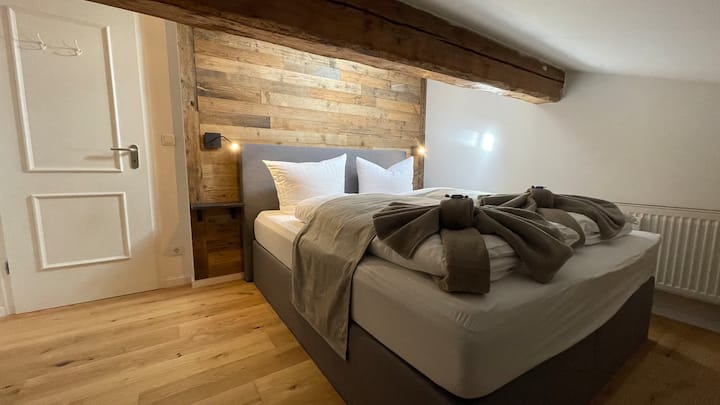 Chumba cha kulala chenye starehe (kuu)chenye mwangaza wa anga