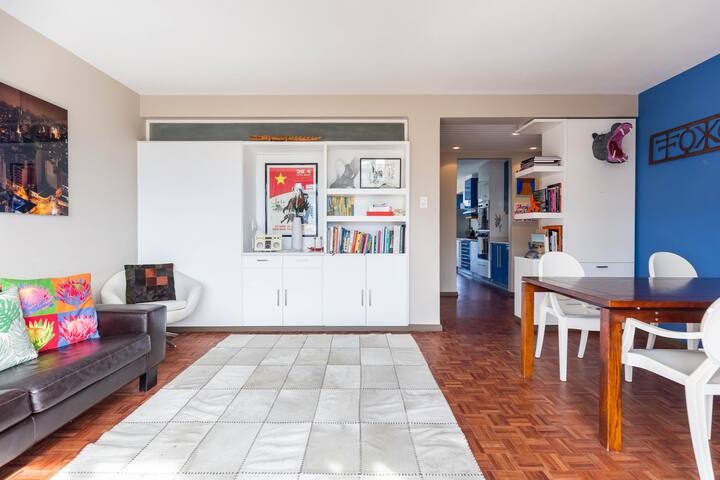 Modern & central 2 bed 2 bath apartment parking gallery image 4