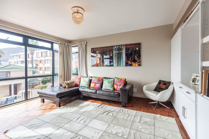 Modern & central 2 bed 2 bath apartment parking