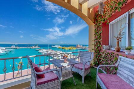 Marina apartment Sea view