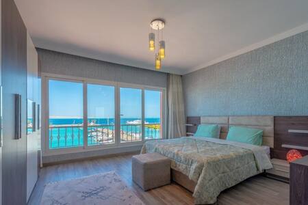 Marina apartment Sea view