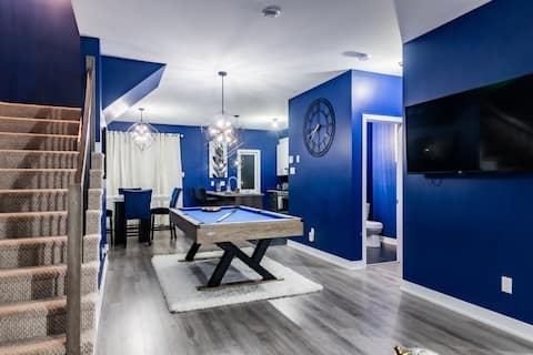 Extravagant Lounge Themed Airbnb with pool table