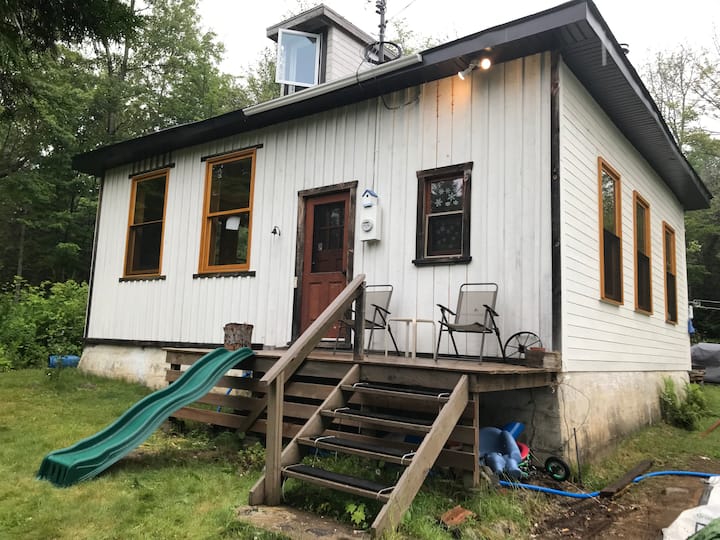 Chalet familial dans une ancienne école de rang - Chalets à louer à ...