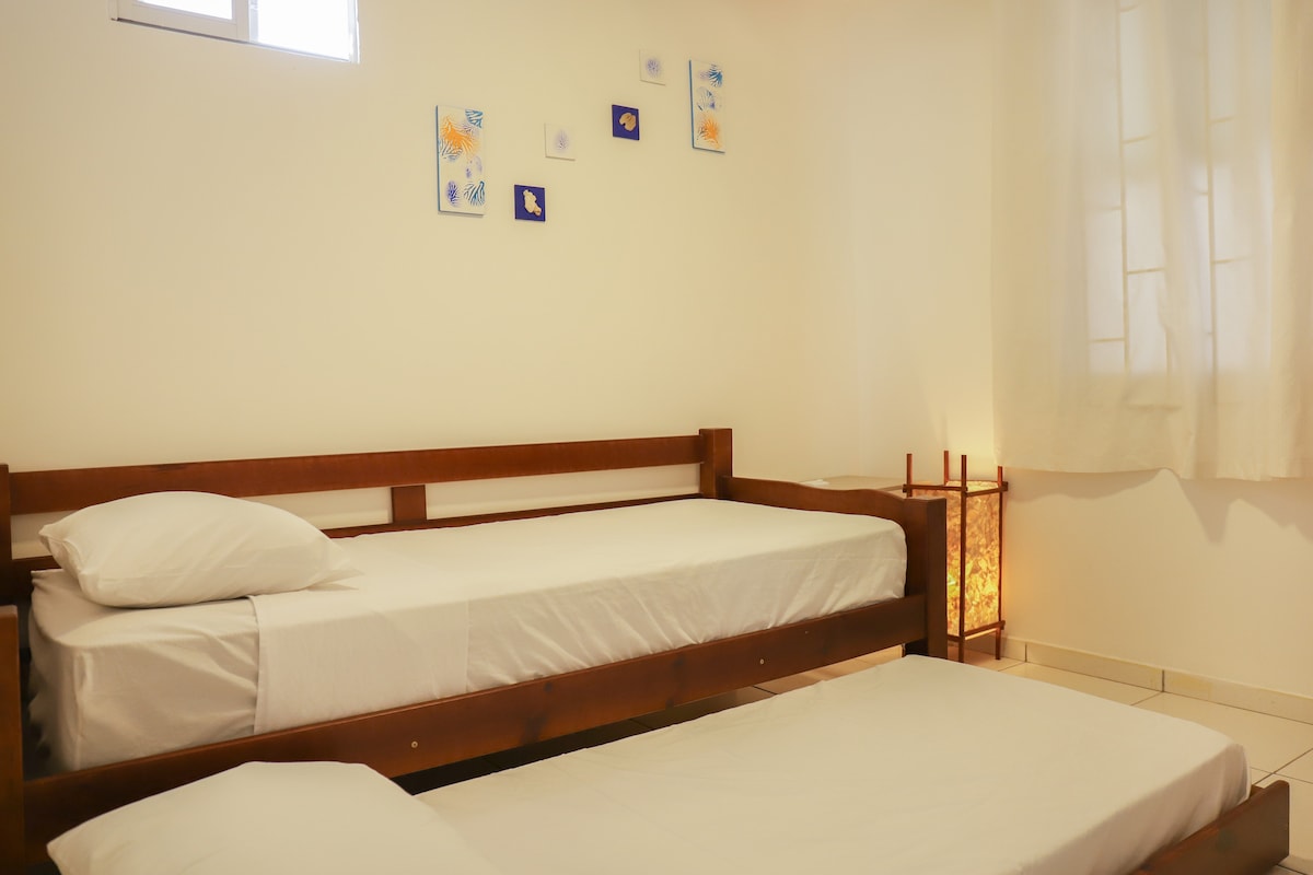 chambre 2 avec bicama et climatisation partagée