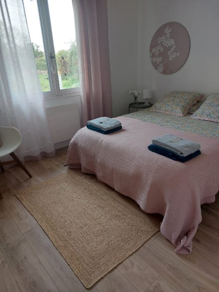 Spavaća soba br. 3 , potpuno renovirana . 160 x 200 kreveta. Emma: novi madrac. 