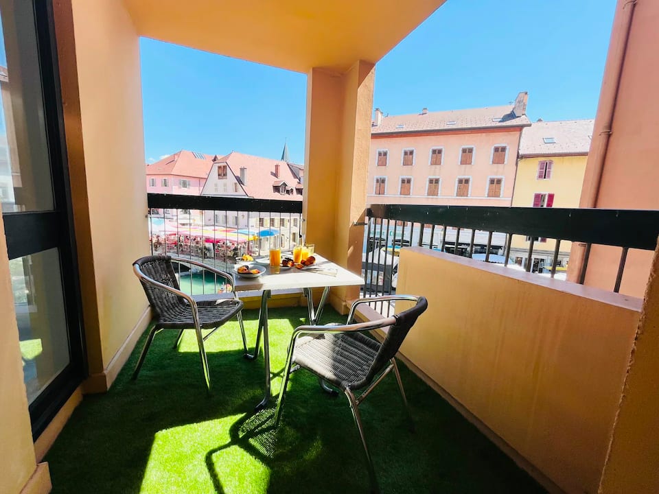 L'Indigo · Terrasse · Vieille Ville Annecy · Cosy photo 2