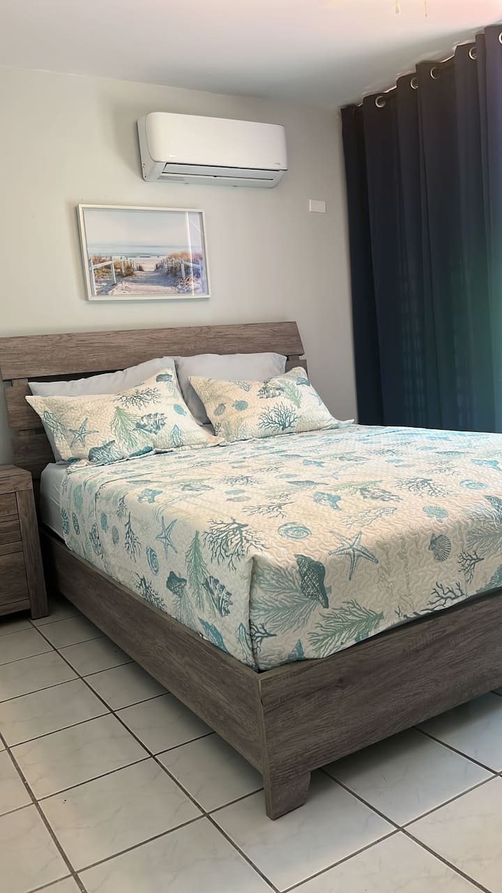 Спалня на втори етаж с двойно легло