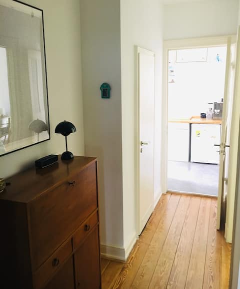 Successful Airbnb property: Quiet & cozy old building apartment with balcony in Winterhude