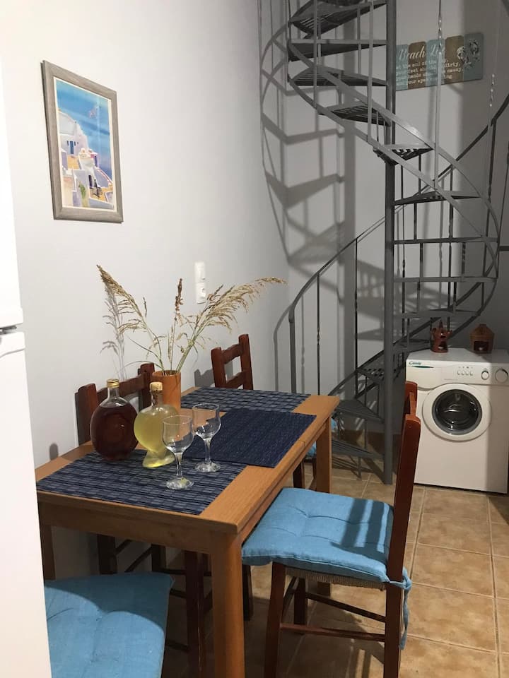 Διώροφο κατάλυμα στην πόλη  Korissia, Nickys House - Kea