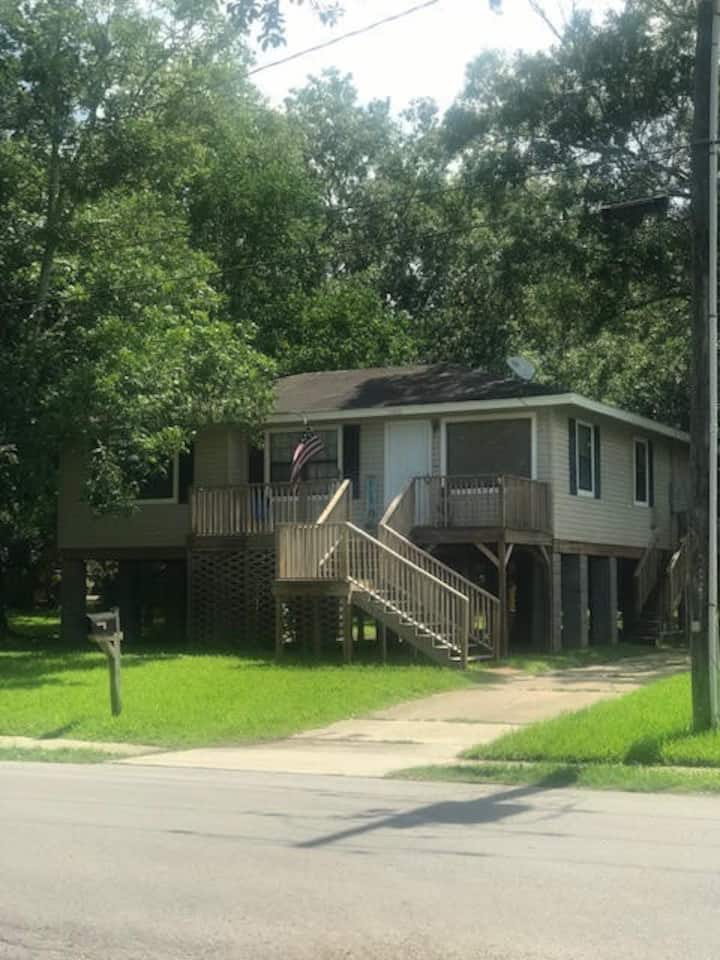 Beach life 3 bedroom house . Come Relax . Houses for Rent in Pascagoula, Mississippi, United