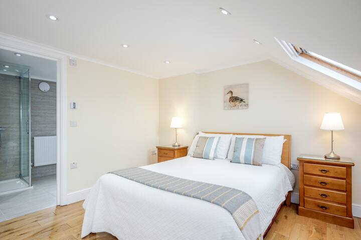 Spacious and charming dwelling with free wifi gallery image 4