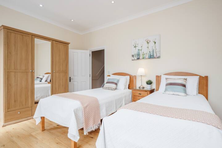 Spacious and charming dwelling with free wifi gallery image 5