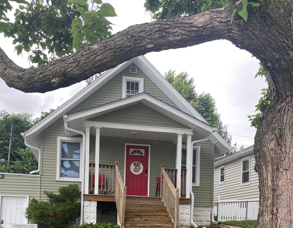 Aksarben Village Private Bedroom with Shared Bath Houses for Rent in