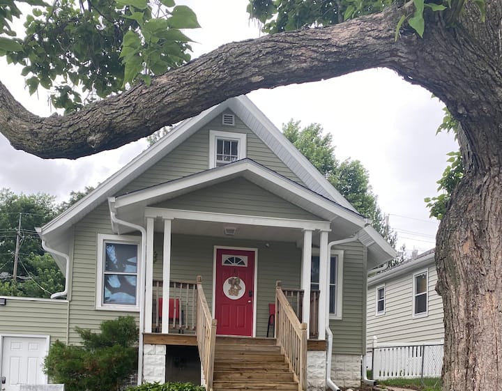 Aksarben Village Private Bedroom with Shared Bath Houses for Rent in