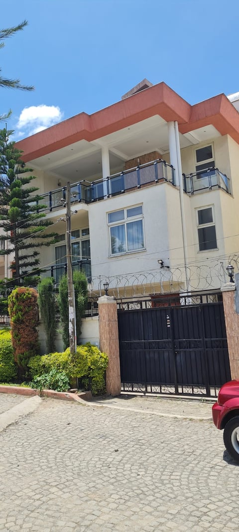 Spacious 6 Bedroom Family Villa with En-Suites