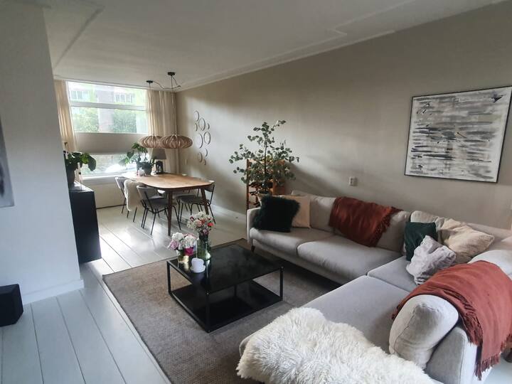 Spacious house in the heart of Utrecht near water / greenery Houses