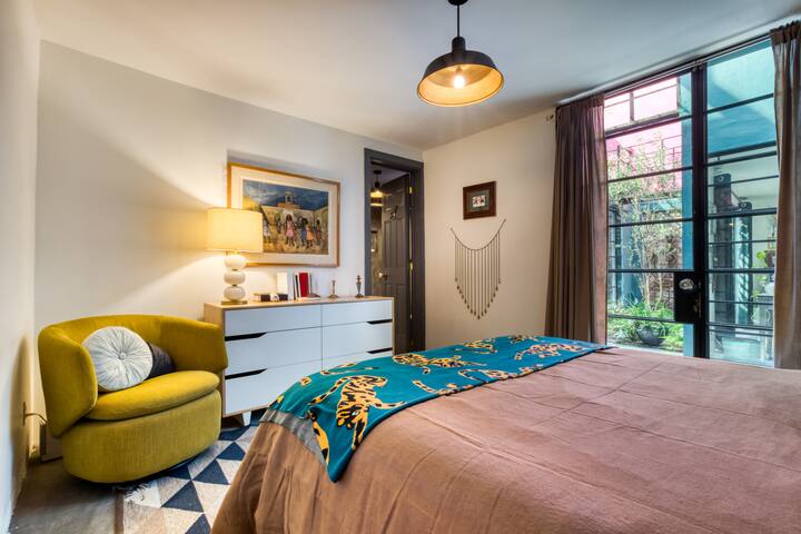 Mr. W | Urban Retreat: Stylish 3BR in Mexico City gallery image 5