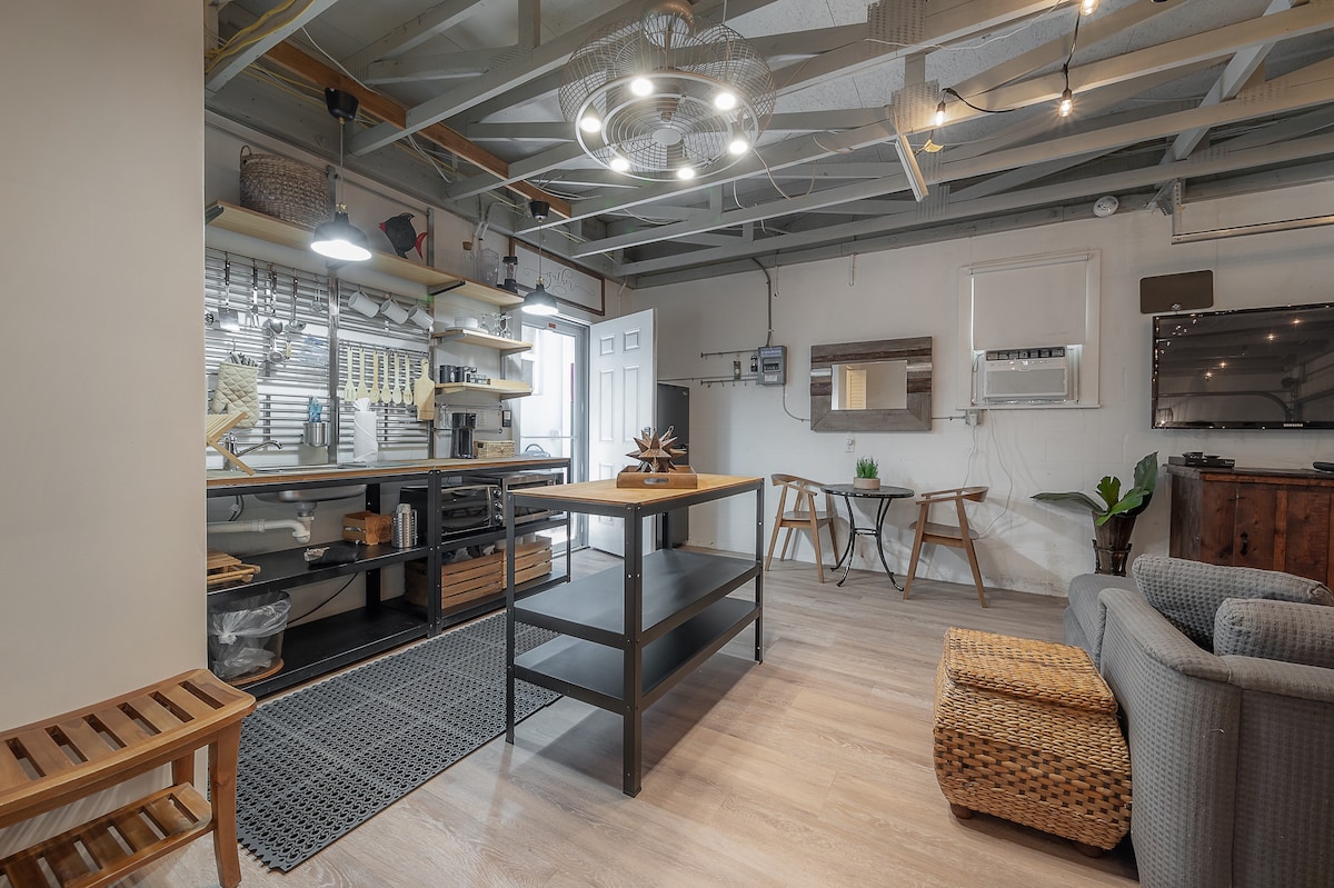 Top performing Airbnb: NoHo City-Style Private Garage Studio Hideaway in Old West Tampa