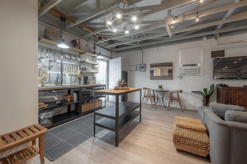 Top performing Airbnb: NoHo City-Style Private Garage Studio Hideaway in Old West Tampa