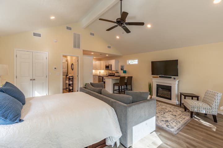 Cozy Guest House Near Tx Wine Country! - Kerrville, TX