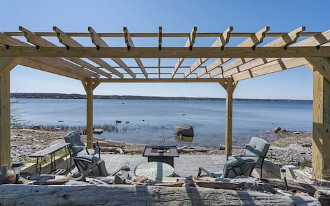 Chaumont Bay Getaway | Luxury Waterfront| Hot Tub
