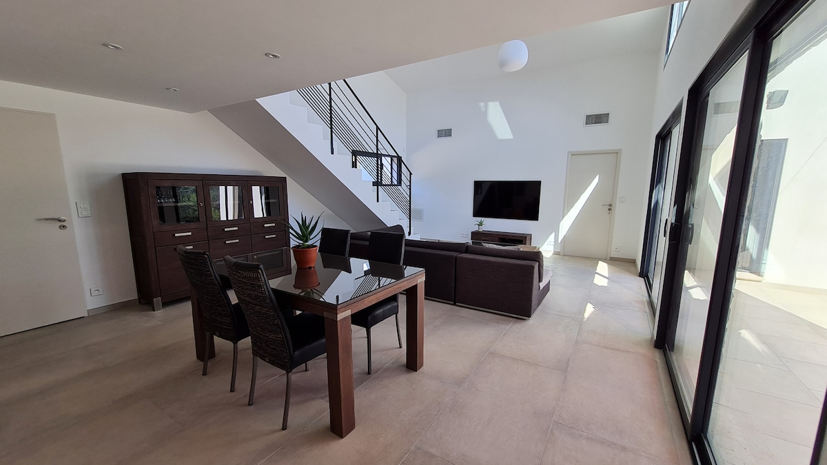 Popular Airbnb listing: house designed by architect for 4 persons in Roquebrune Sur Argens