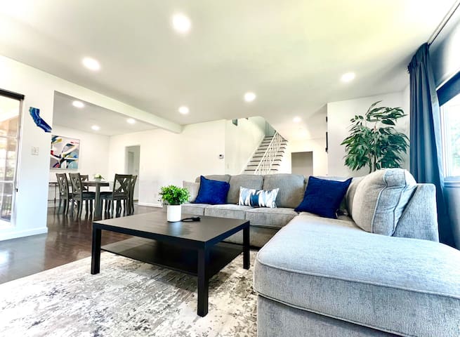 Charming 2-Story Spacious House! Firepit! Dogs Ok!