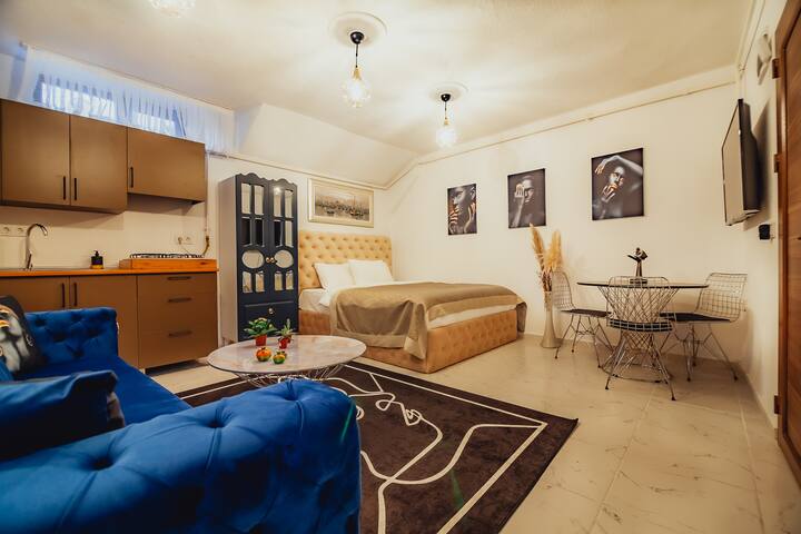 BIG GROUPS- 5BR 5BATH AT TAKSİM ( CİTY CENTER ) gallery image 2
