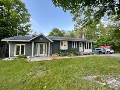 Successful Airbnb property: Vintage oasis for outdoor enthusiasts in Les Collines De L'outaouais