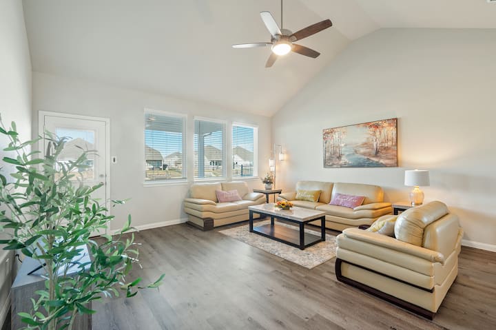 Adami Waterfront Vacation Home Hosted By H&l Llc - Katy