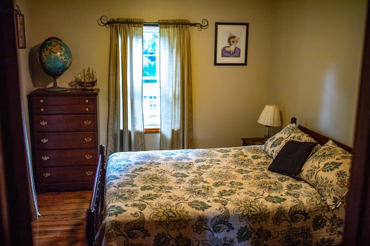 Bedroom 3- Queen Size Bed