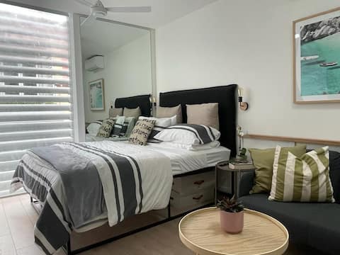 Vibrant Surry Hills self contained modern studio