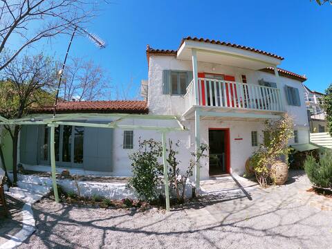KIVERI 1876 -  traditional seafront cottage