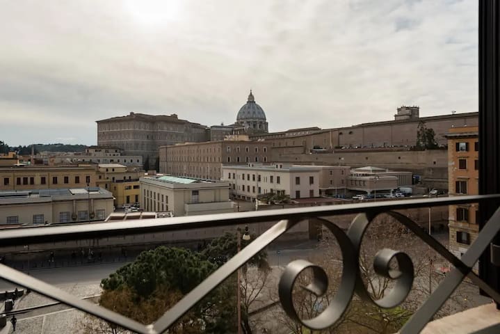Domus Solis,chic with amazing Vatican’s Dome view gallery image 3