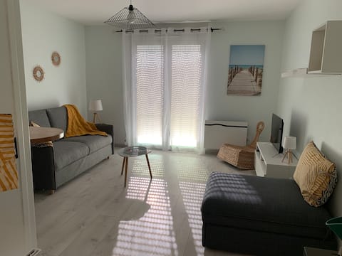 Popular Airbnb listing: Cozy, elegant, quiet, Royan very close to the sea in Royan