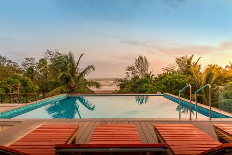 On the Beach, Luxury Villa w/ InfinityPool, Morjim