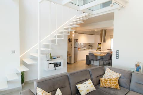 Top performing Airbnb: Amazing Acropolis View Penthouse with outdoor spa in ΠΡΟΦΗΤΗΣ ΔΑΝΙΗΛ