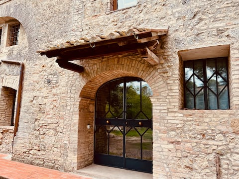 Top Airbnb: 1-Coral House with private parking a San Gimignano