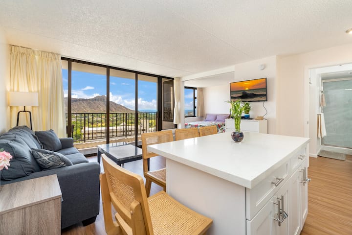 Waikiki Beach Oceanview Apt 32fl, Balcony, Parking