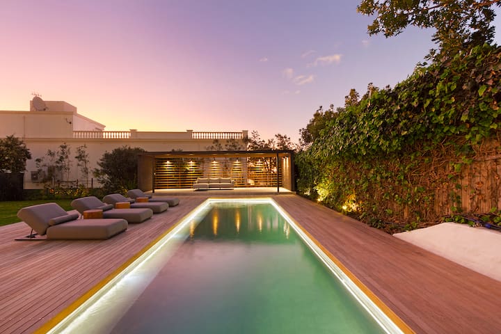 Lux Shamsa Villa with Heated Pool gallery image 4