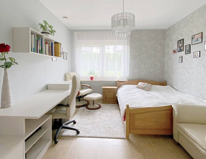 ჩვილის საძინებლები 140 × 200 საწოლითა და 140x70 ჩვილის საწოლით