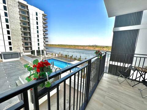 Yas Canal 1 Luxe Retreat: Near Parks, Mall & F1