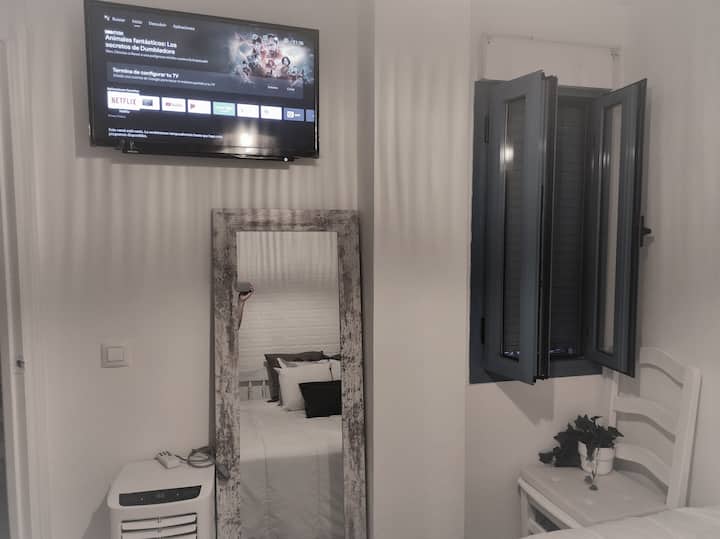 电视房，客厅配备Smartv、Netflix、YouTube。