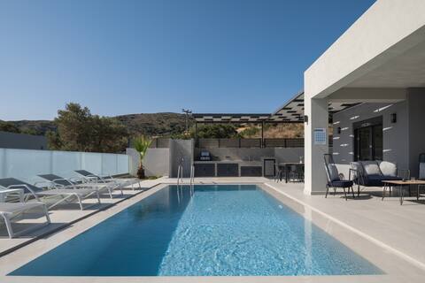 Exquisite Villa III with Enchanting Surroundings