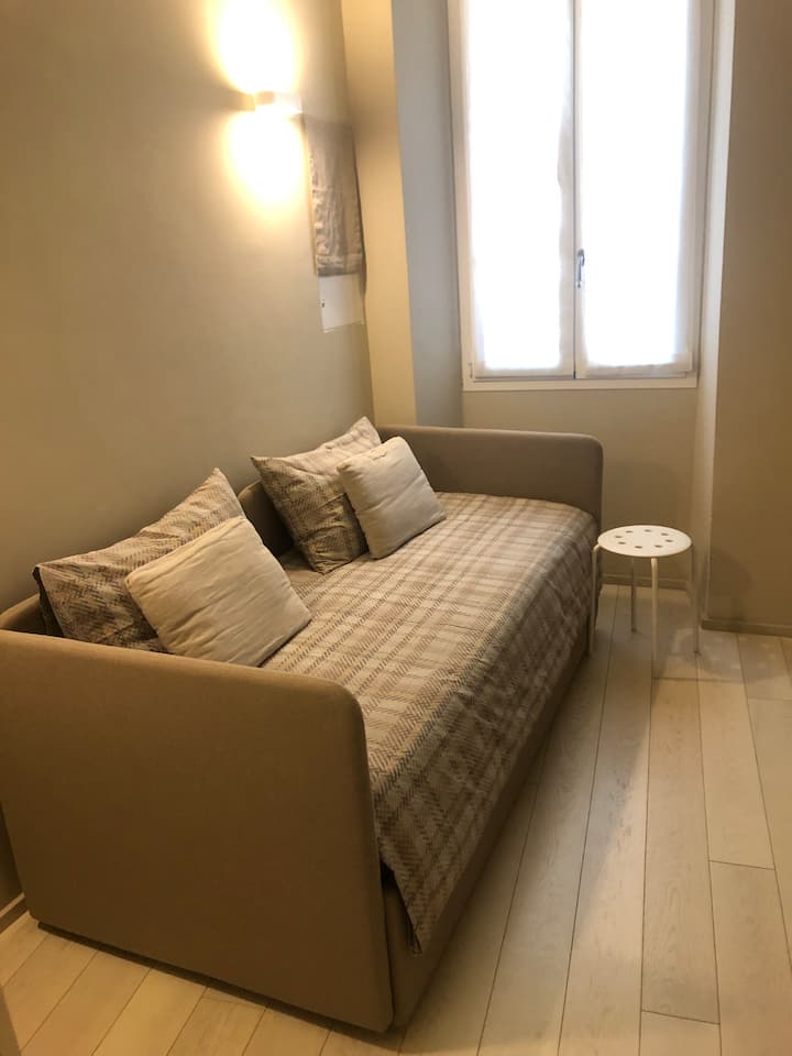 房间3.您可以设置1张单人床、2张单人床，也可以并排设置一张双人床。 
如有需要，可提供床单、枕套和羽绒被。  预估假期布置