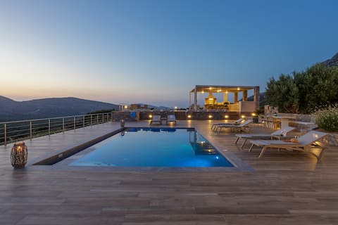 New Villa  with heated Pool, BBQ & Kids Playground
