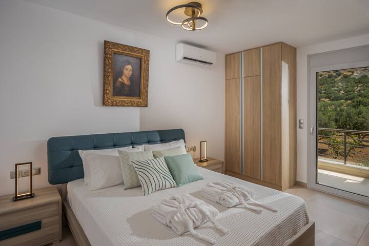 New Villa with heated Pool, BBQ & Kids Playground gallery image 5