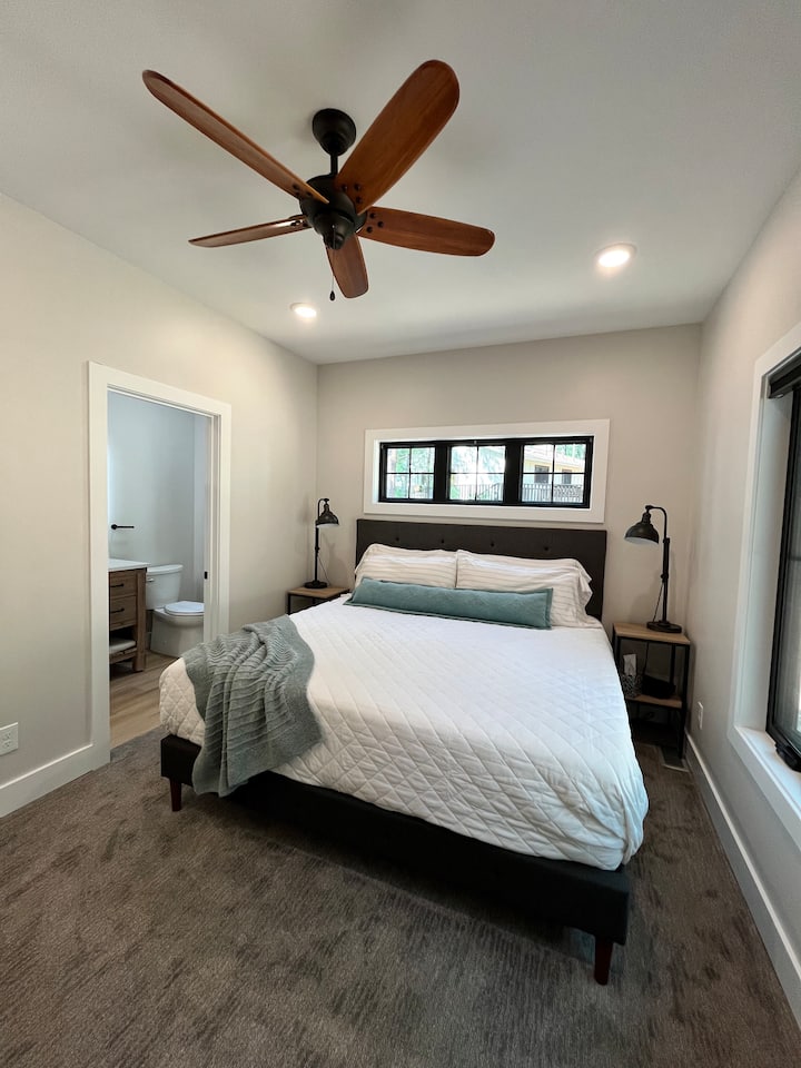 Dhoma e gjumit 2 - krevat dopio "king",
Kati kryesor (niveli i hyrjes)