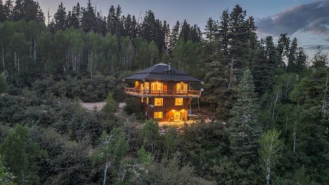 Scenic Stay w/ Hot Tub by Park City