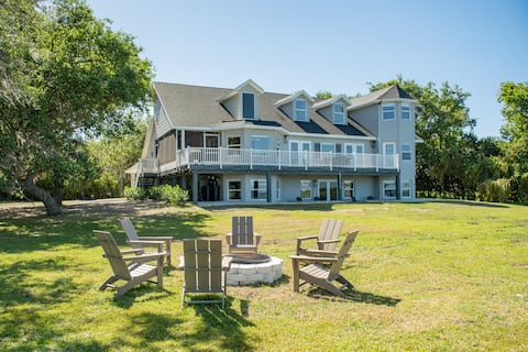 Sleeps 25+ Spacious Lake Oasis ~ Game Room ~ Views